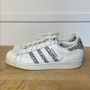 adidas Originals Women's fleur de lis Superstar Shoes Running sneakers size 9